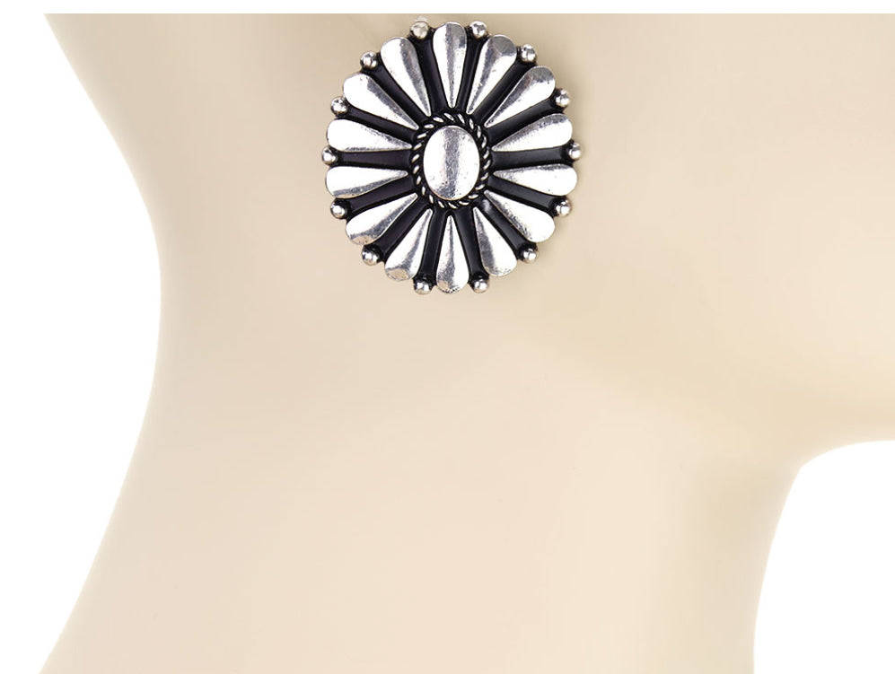 RANCH RAISED STUD EARRINGS