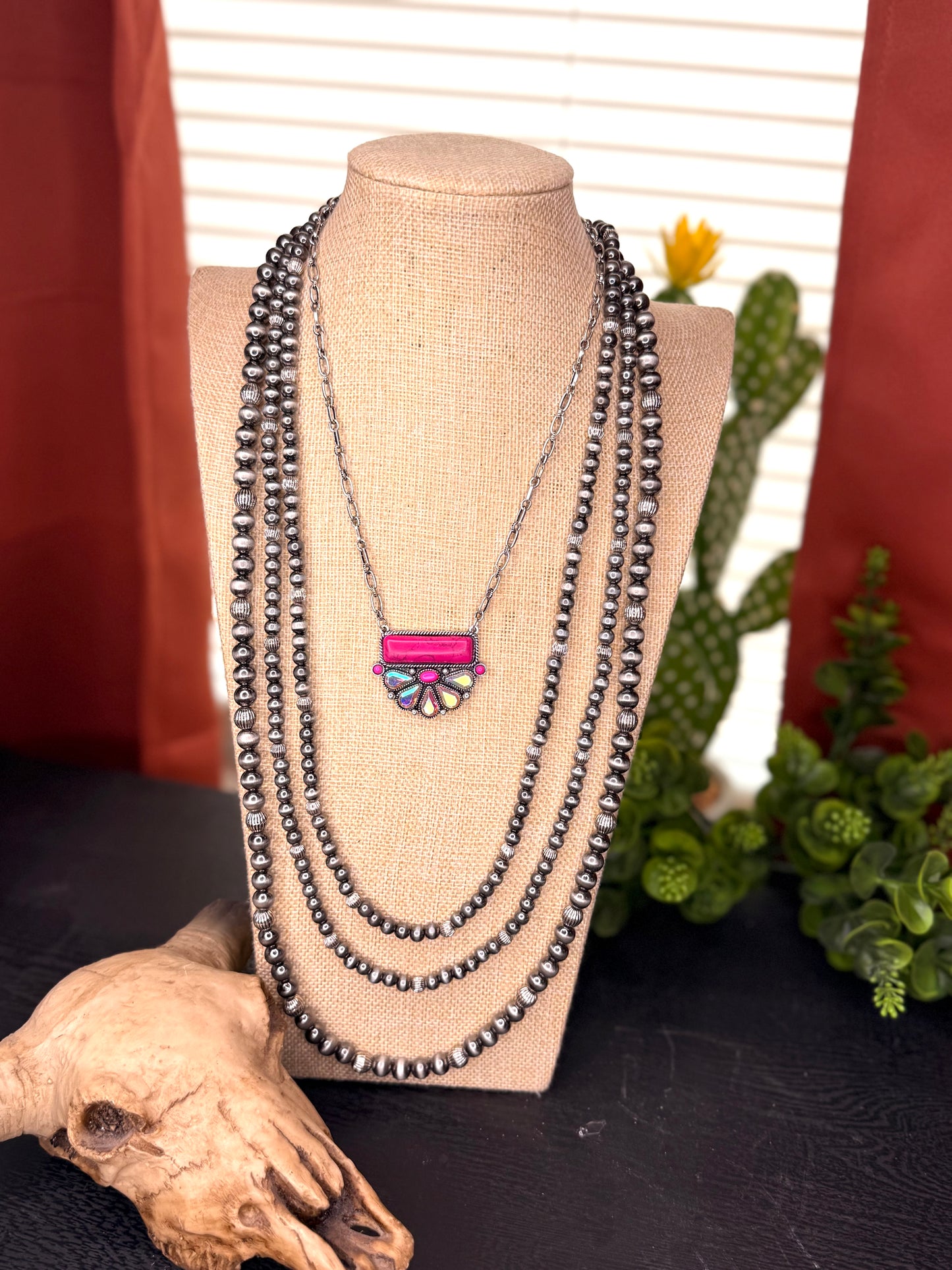 GEMSTONE EMBRACE FUCHSIA NECKLACE