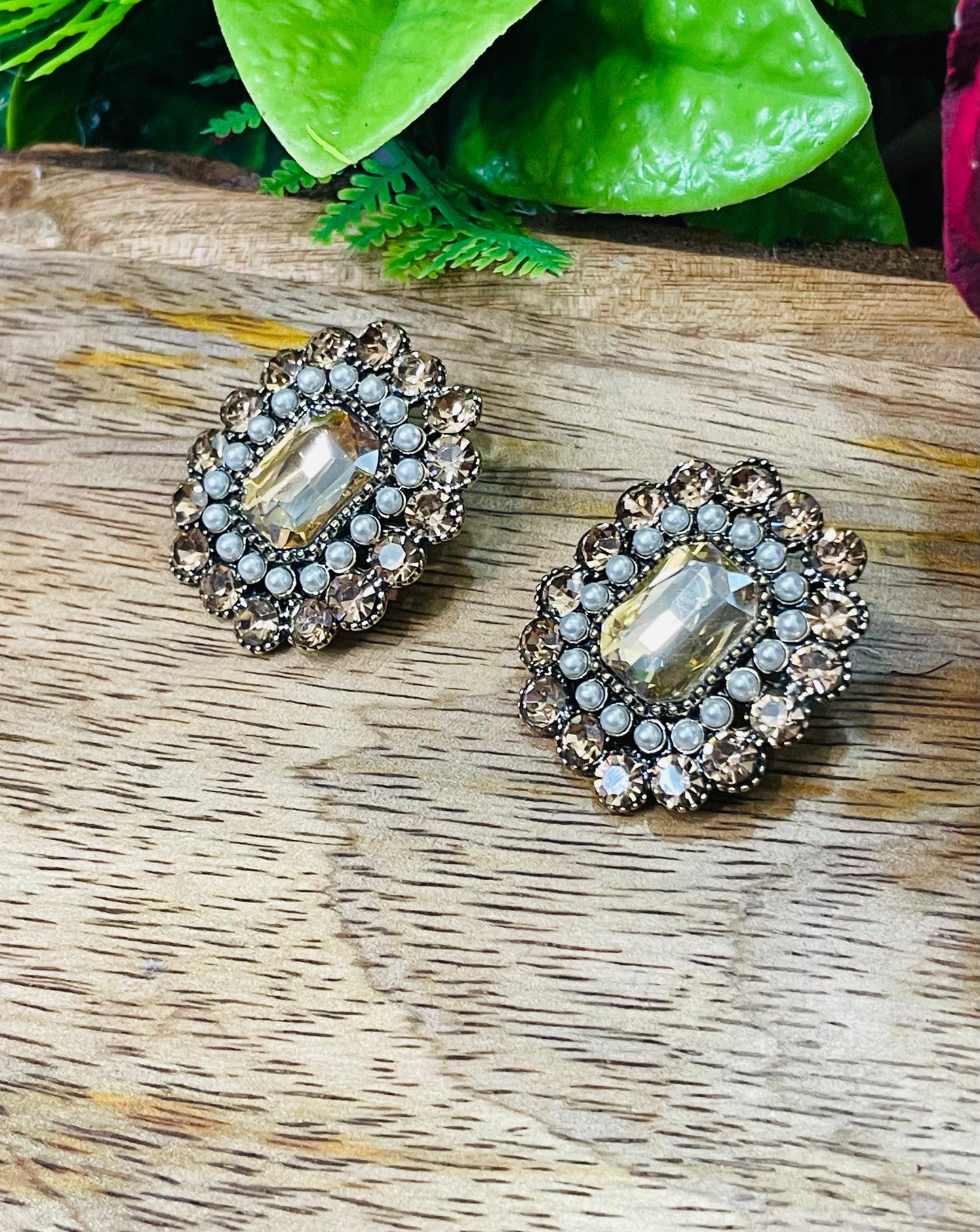 DIAMOND IN THE NIGHT EARRINGS - TOPAZ