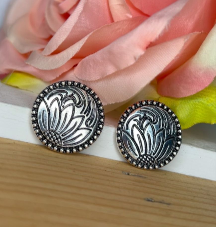 SUNFLOWER BLOOMS STUD EARRINGS- silver
