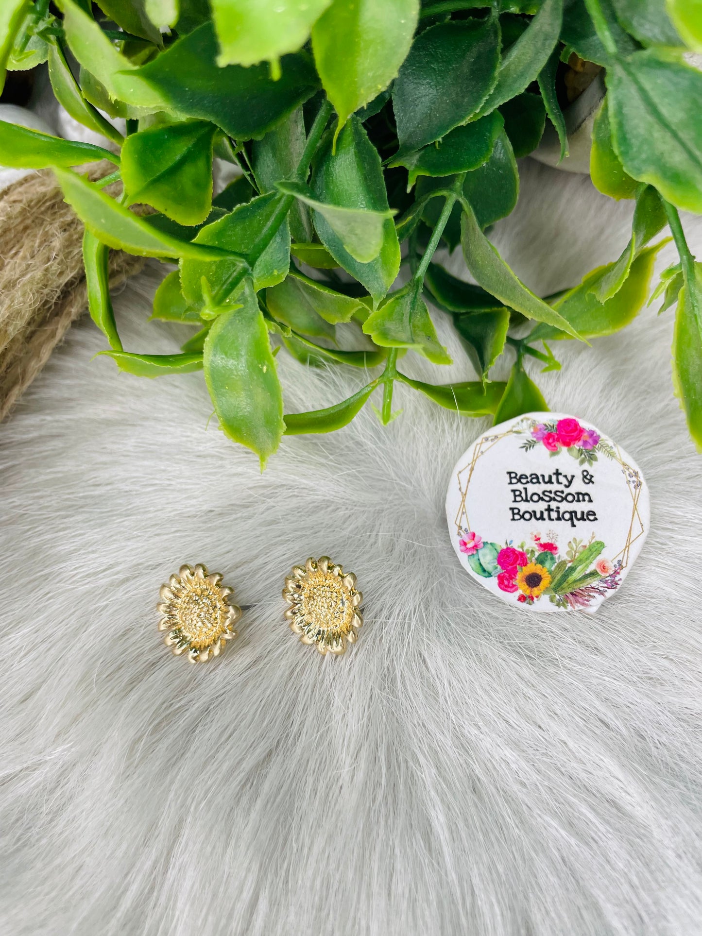 FLOWER STUD EARRINGS