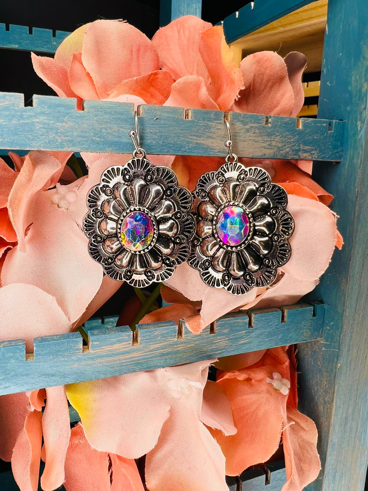 THE CONCHO IRIDESCENT EARRINGS- silver