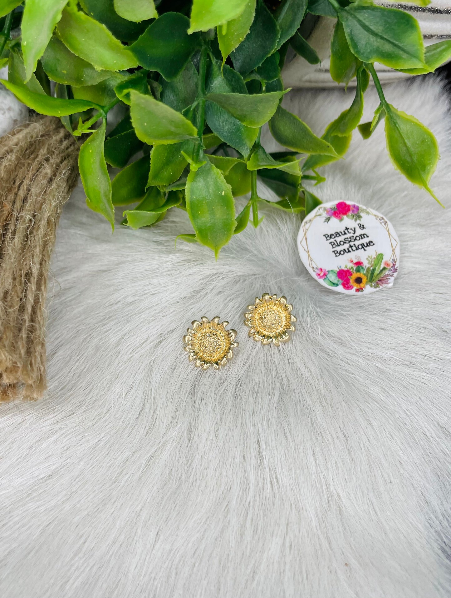 FLOWER STUD EARRINGS