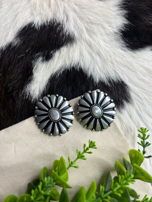 RANCH RAISED STUD EARRINGS