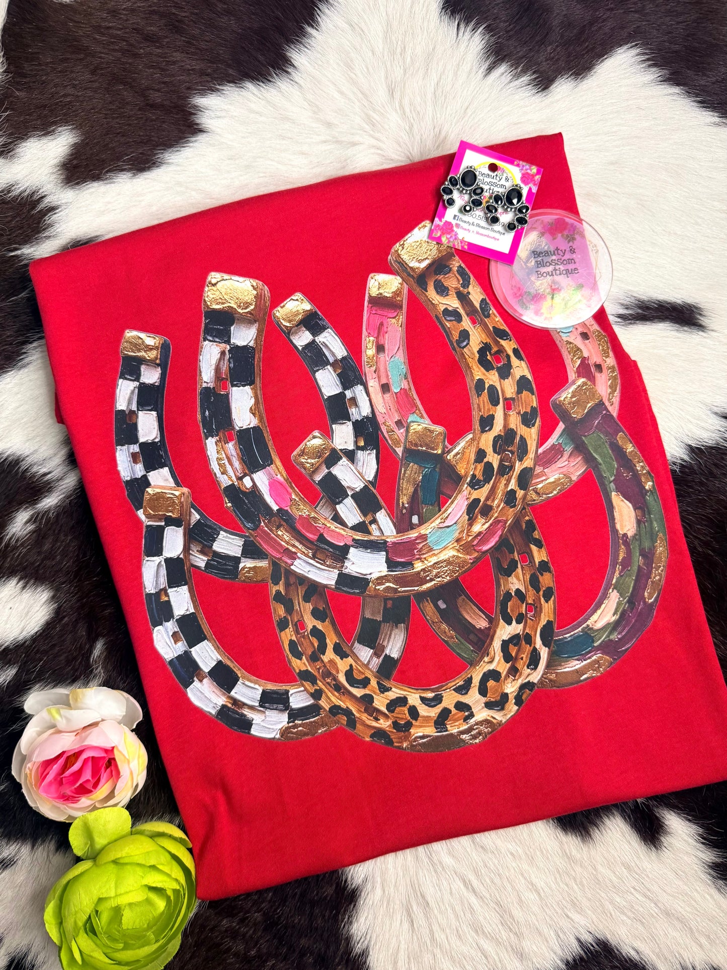 LUCKY HORSESHOES TEE  -