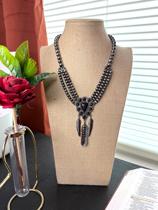 FEATHER SQUASH NECKLACE