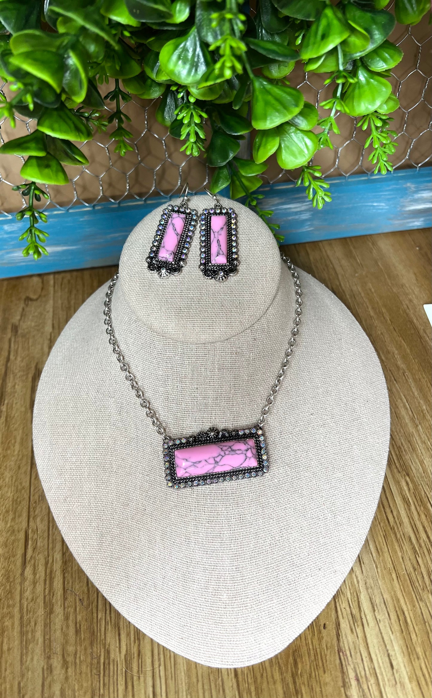 STRAWBERRY MOO NECKLACE SET