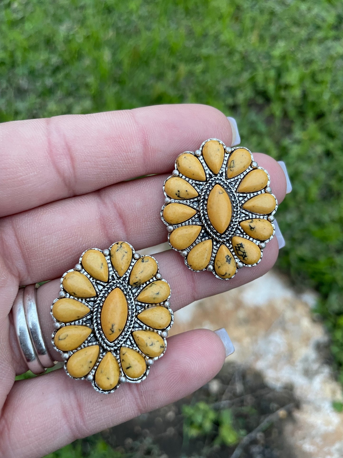 MUSTARD STUD EARRINGS