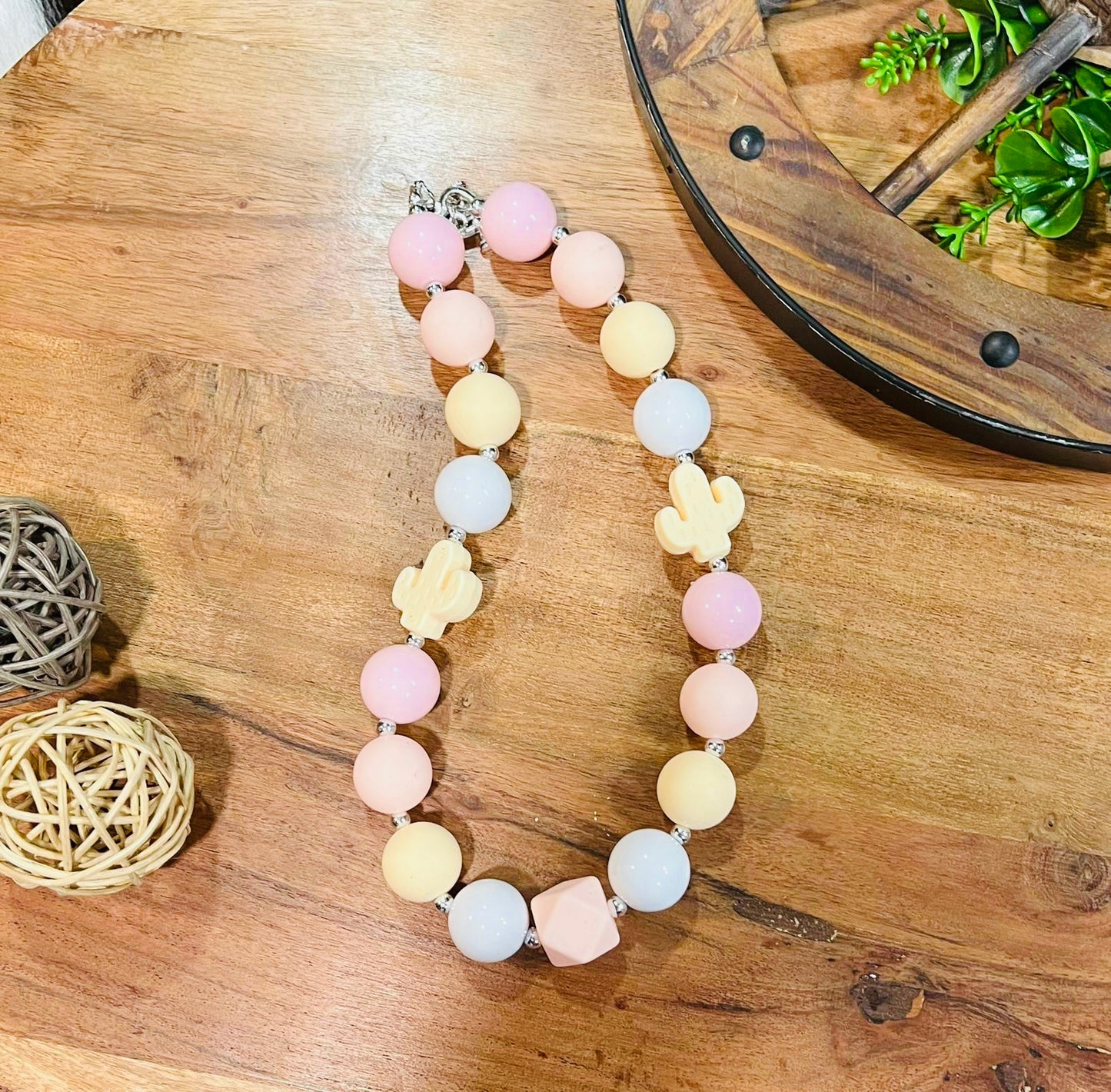 WILD WEST GIRLS NECKLACE- PASTEL