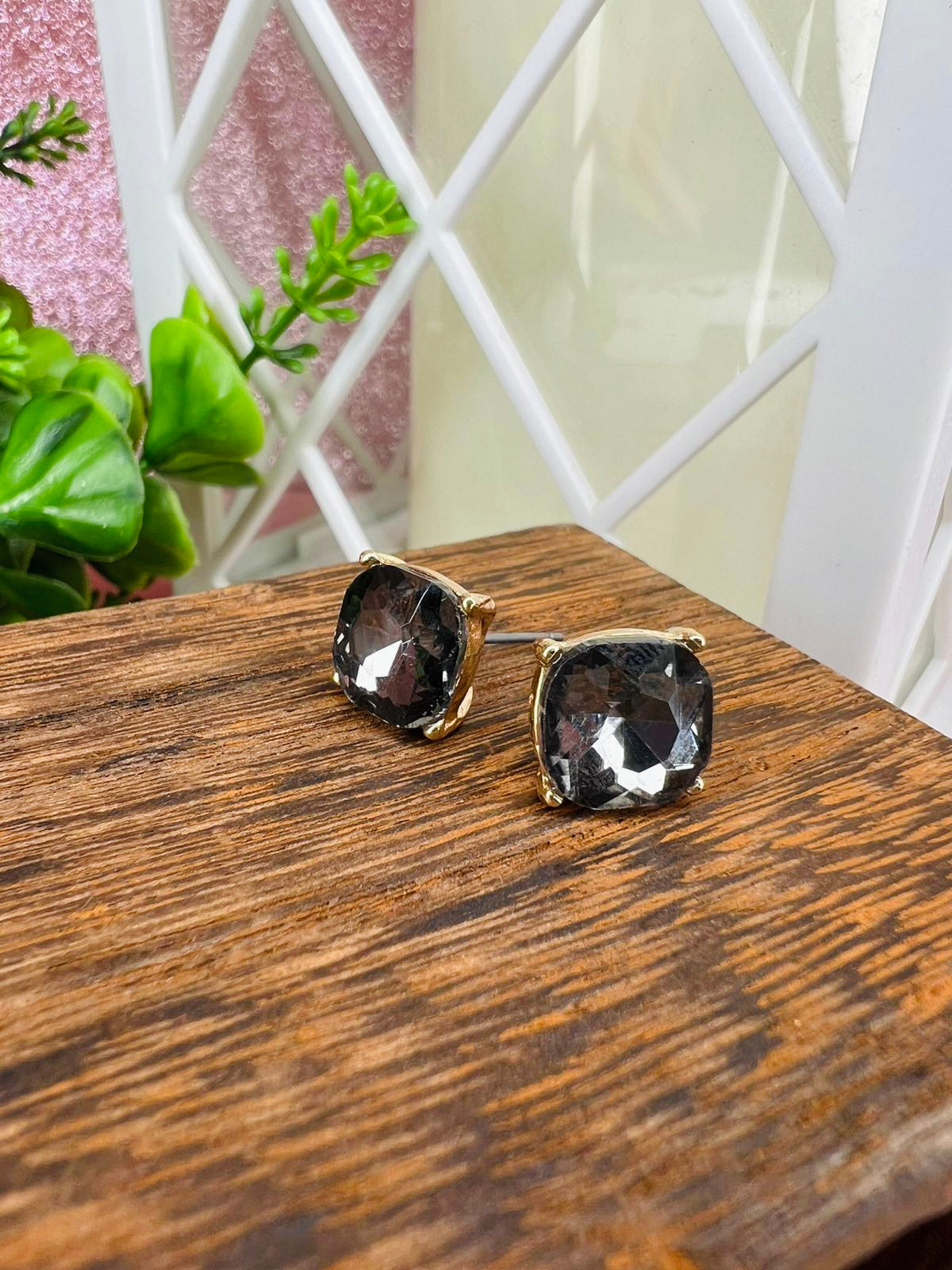 THE CHARCOAL STUD EARRINGS