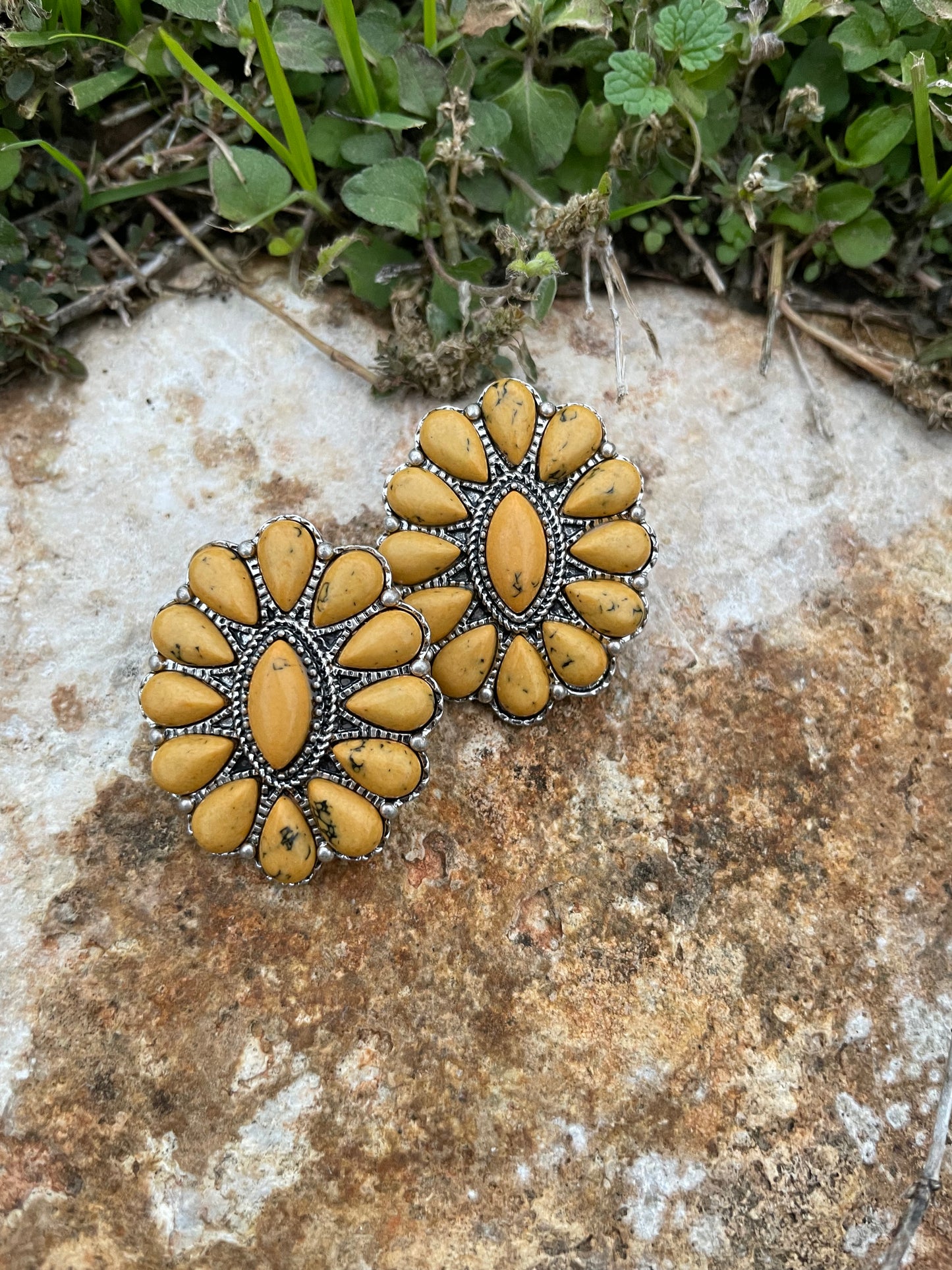 MUSTARD STUD EARRINGS