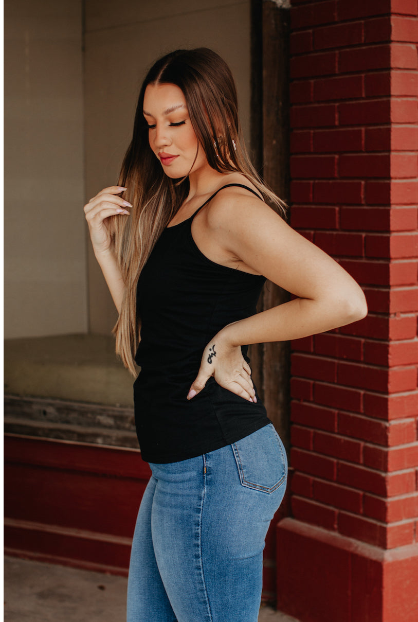 ESSENTIAL SLEEVELESS CAMI BLACK