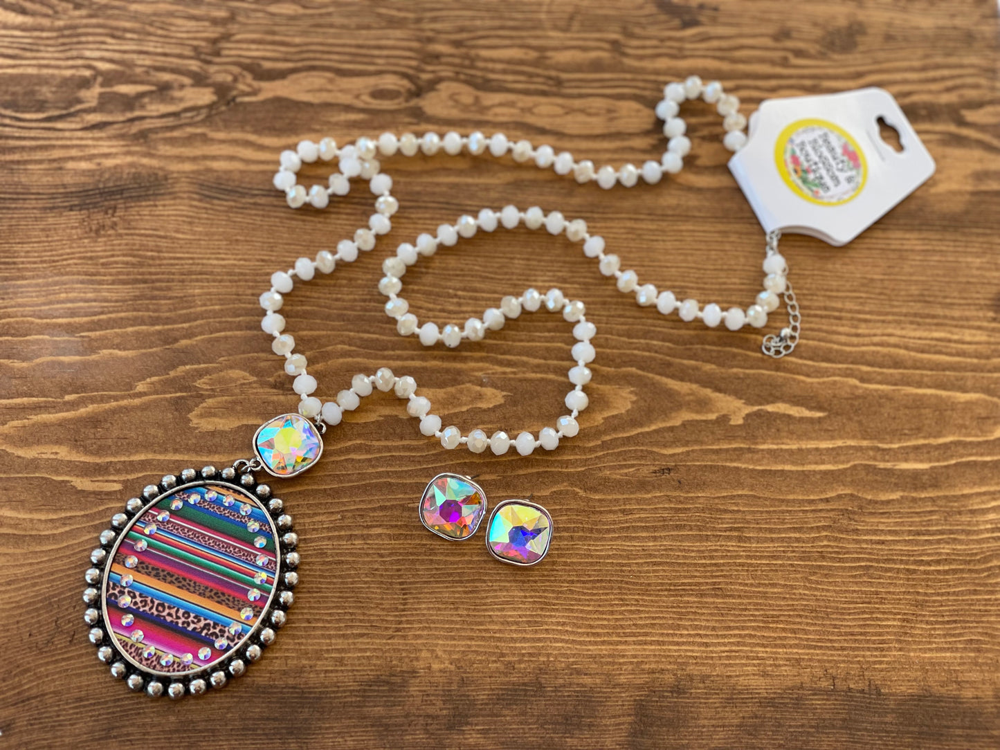 SERAPE BEADED NECKLACE WITH STUD EARRINGS (SET)