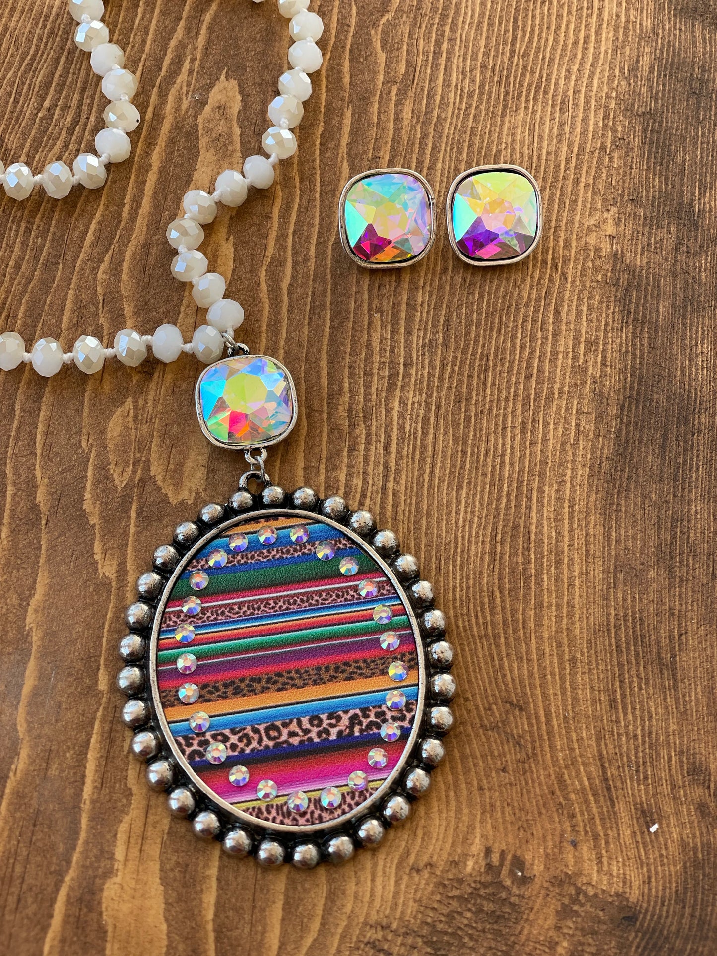 SERAPE BEADED NECKLACE WITH STUD EARRINGS (SET)